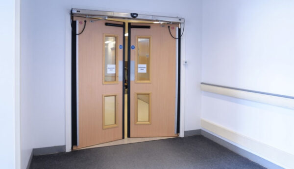 The Benefits of Utilizing an Half Swing Door | E-ZONG