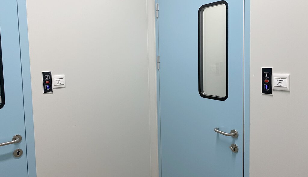 clean-room-interlocked-door_proc