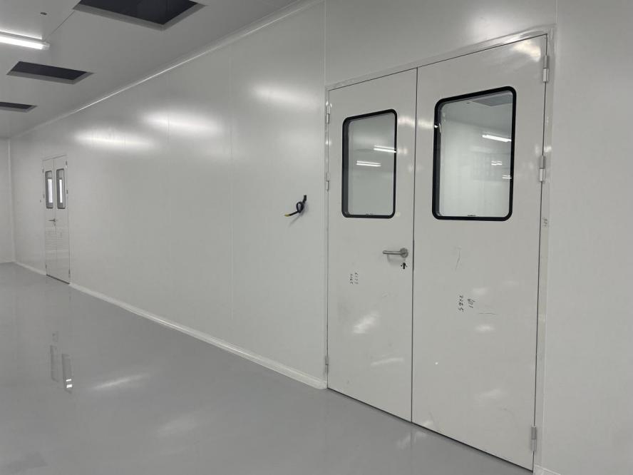 pharmaceutical-clean-room-door-Manufacturer