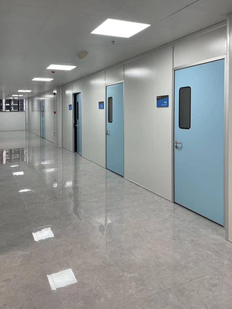 Hospital isolation door